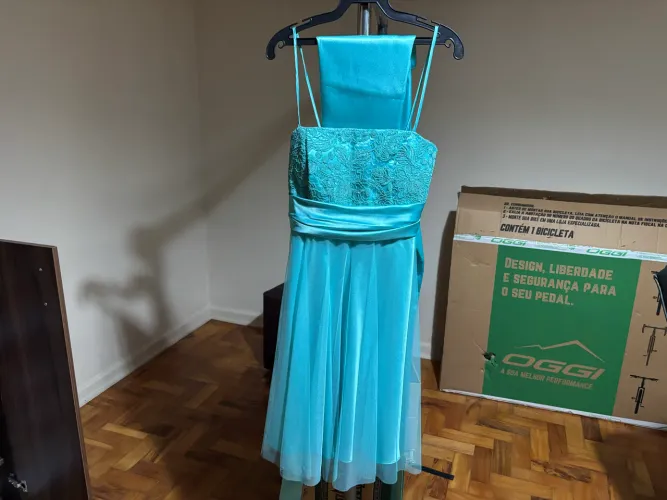 Vestido de festa curto azul tamanho G Usado somente 1 vez Retirada no local.