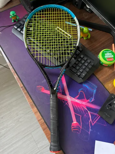 Raquete Wilson Ultra V3 tamanho 26 - Junior 245gr