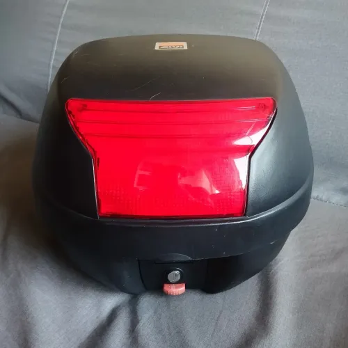 Baú Givi 29L, excelente estado
