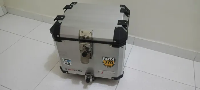 TOP CASE