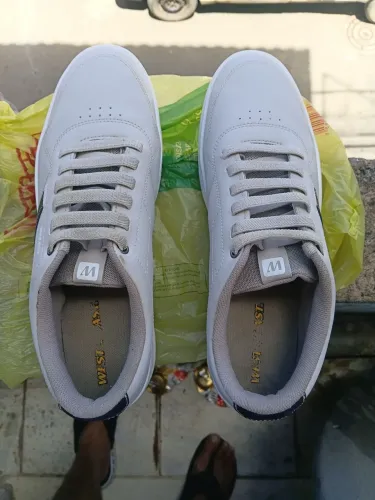 Vende-se sapato tênis usado uma vez,ta novo 41/42
