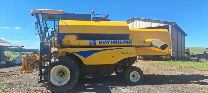 Colheitadeira agrícola New Holland tc 5070 R$ 670.000