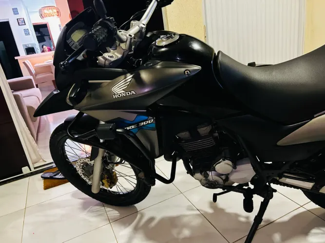 Vendo XRE 300 preta