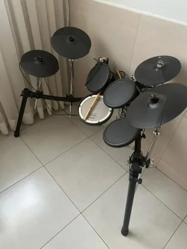 Bateria eletrônica Roland TD-4