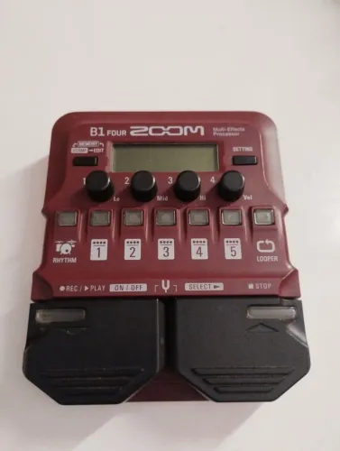 Pedaleira zoom B1 four