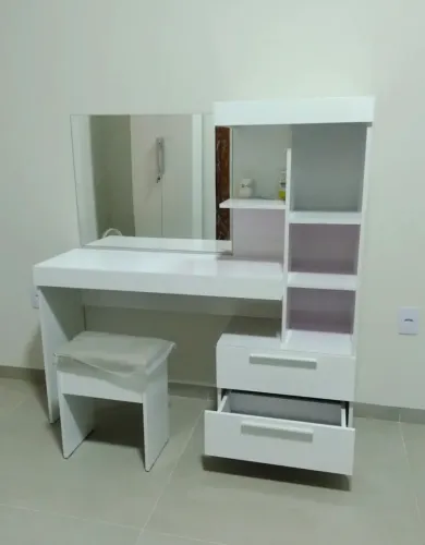 Vendo penteadeira na cor preta, apenas retirada.