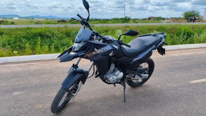 XRE 300 em estado de zero