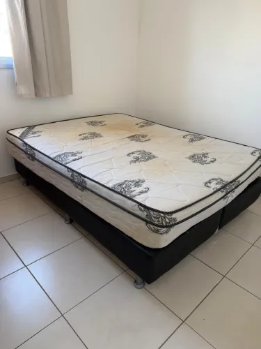Cama box king com colchão