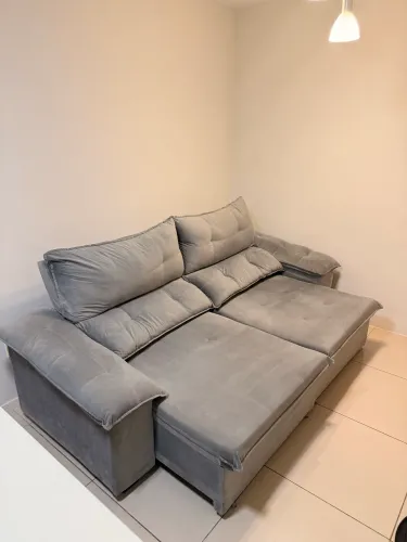 Sofá Retrátil e Reclinável 2,50m em Veludo Cinza - Excelente Estado