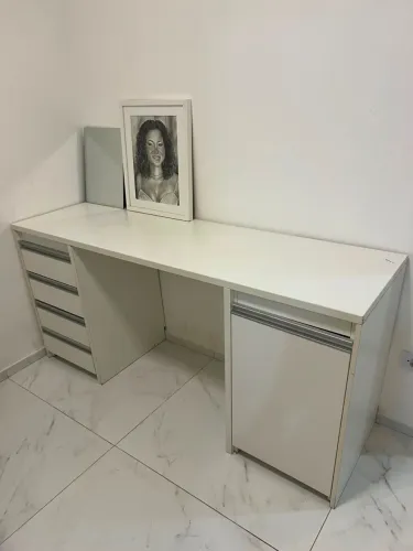 Escrivaninha e penteadeira
