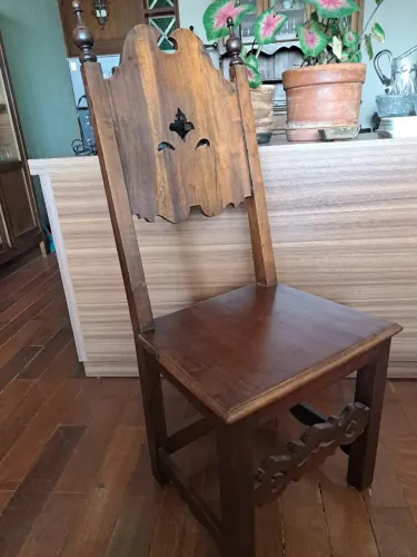 Cadeira Antiga Estilo Colonial em Madeira Nobre Maciça - 46x39x114 (h) cm -Impecável