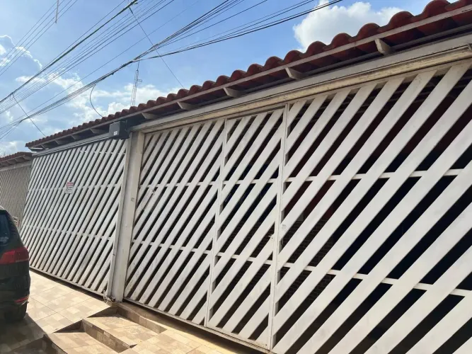 Casa de 4 quartos, suíte no PSUL, desocupada, reformada, aceito carro.