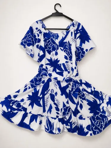 Vestido Plus Size Branco e Azul Floral
