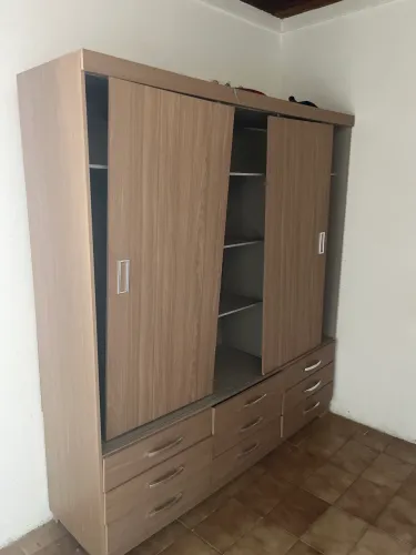 Guarda roupa para doação