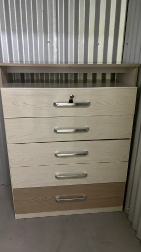 Comoda semi nova 5 gavetas