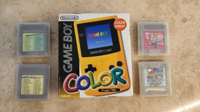 Game Boy Color Amarelo (CGB-001) Com Caixa + 4 Cartuchos / Impecável