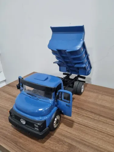Miniatura de caminhão