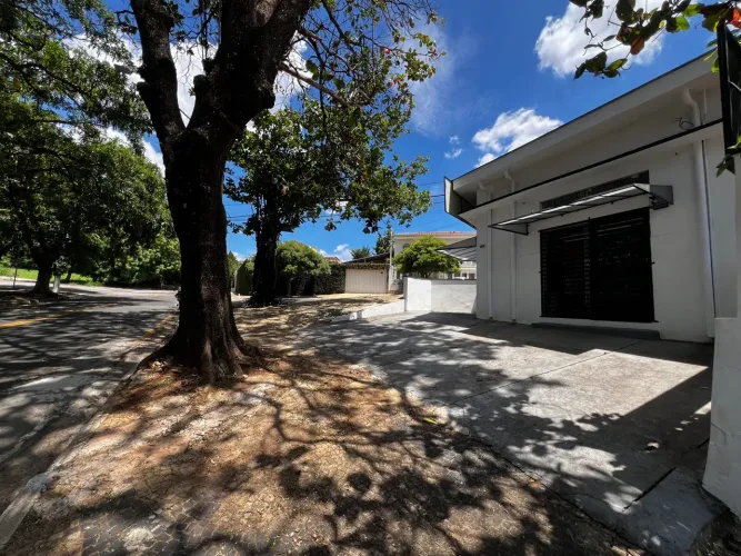 ALUGA-SE PONTO COMERCIAL