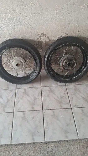 Vendo rodão sportivo pra moto completo