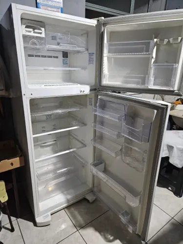 Geladeira Electrolux Celebrate DF46 Frost Free (Ler Descrição - Reparo)