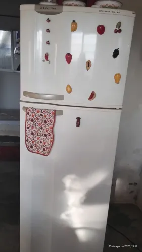 Geladeira em boas condições de uso