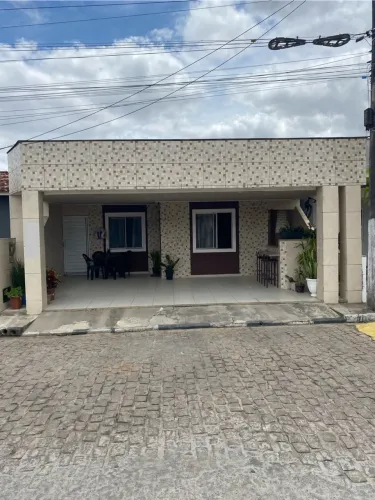 Casa 3/4 em condomínio fechado