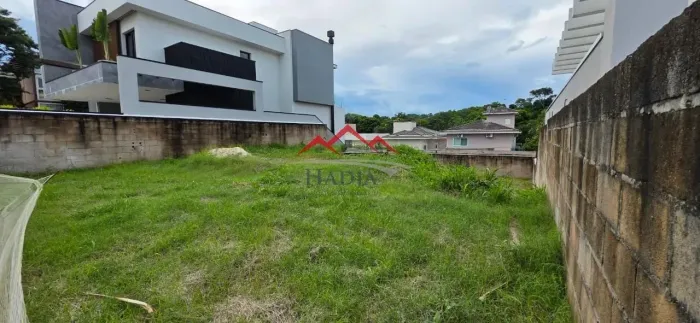 Terreno de 360m à venda no condomínio Bosque dos Jatobás, em Jundiaí