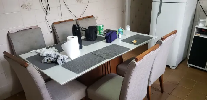 mesa 6 lugares base e cadeiras em madeira, Tampo de vidro