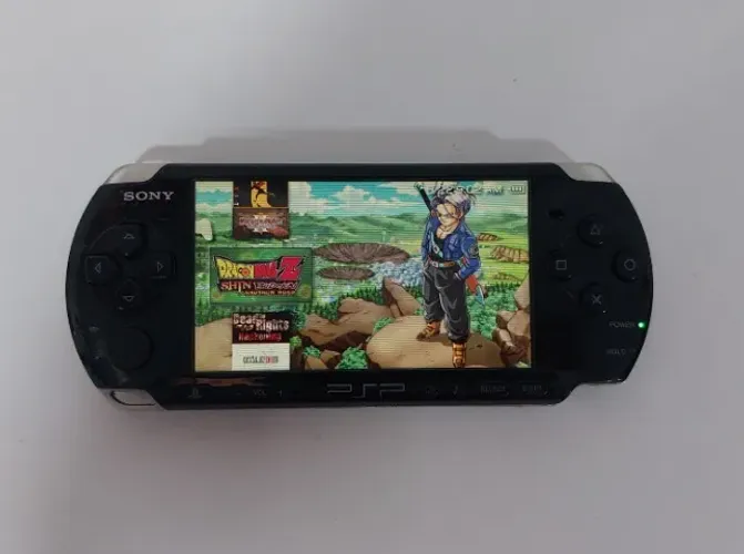 PSP 3000 - Lotado de jogos 16gb, Funcionando