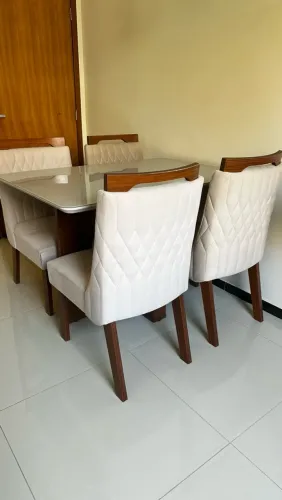 MESA DE JANTAR COM 4 CADEIRAS