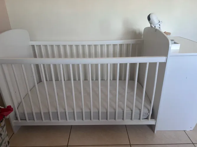 BERÇO CONJUGADO COM CÔMODA