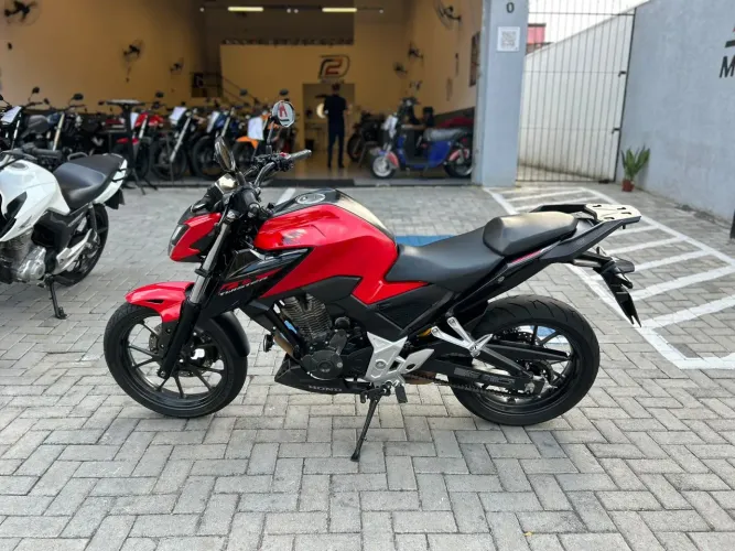 Honda cb300f ano 2023