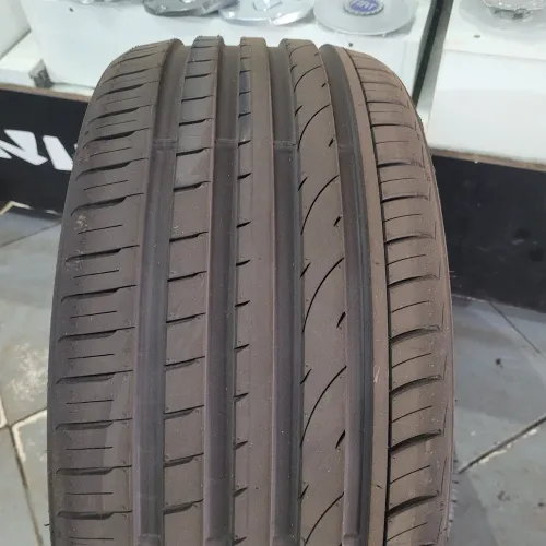 Pneu 225/30 20. Aptany