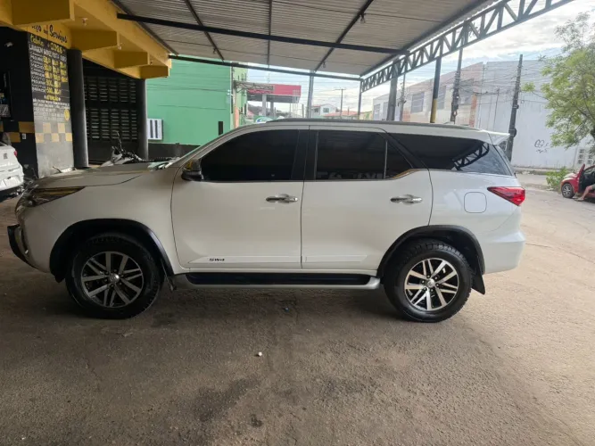 Toyota Hilux SW4 SRX 4X4 2.8 TDI 16V Dies. Aut. 2017