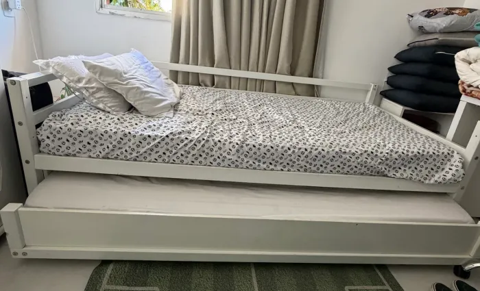Cama de alta qualidade  + colchão 