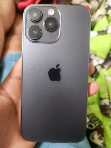 Iphone 14 pro max com detalhes