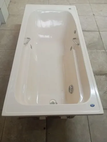 Banheira de hidromassagem semi nova.900 Reais