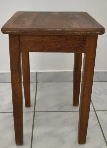 Banqueta de madeira maciça Angelin pedra.