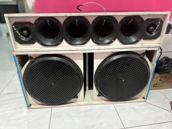 Vendo troco manda sua proposta, ele tá avaliado em 5 mil mas até 3mil eu vendo.