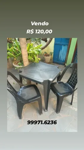 Mesa com duas cadeiras.  31 99971.6236 
