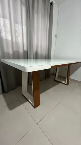 Mesa de Jantar Moderna Branca com Base em Madeira - 6 Lugares - Excelente Estado