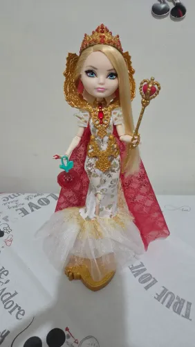 Ever After High Royally Apple White Completa