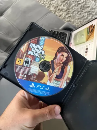 Jogo Físico GTA 5 para PS4