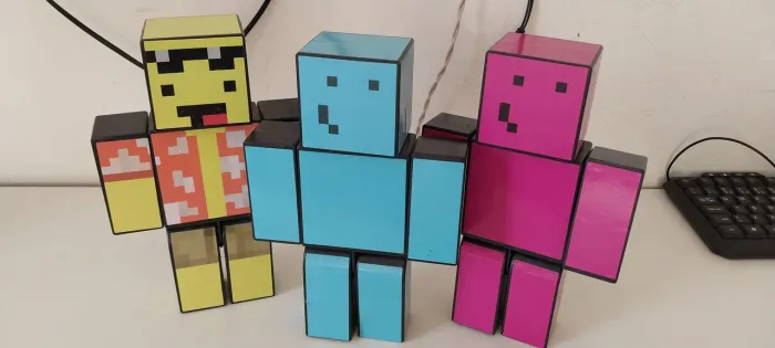 Brinquedos bonecos