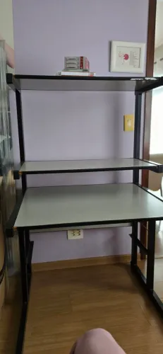 Vende-se mesa para estudos
