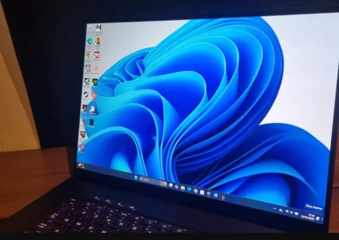 Asus Rog Zephyrus G16 · OLED 240hz Ultra 9 · 285h RTX 5070ti Tela 16' SSD 1TB