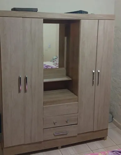 Vende-se Guarda Roupas