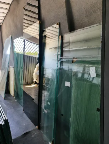 18 portas de vidro blindex de abrir a partir de R$150 CADA SÓ VIDROS SEM ACESSÓRIOS