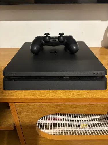 PS4 1TB com controle original