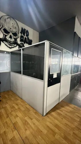 sala modular desmontável em alumínio e vidro